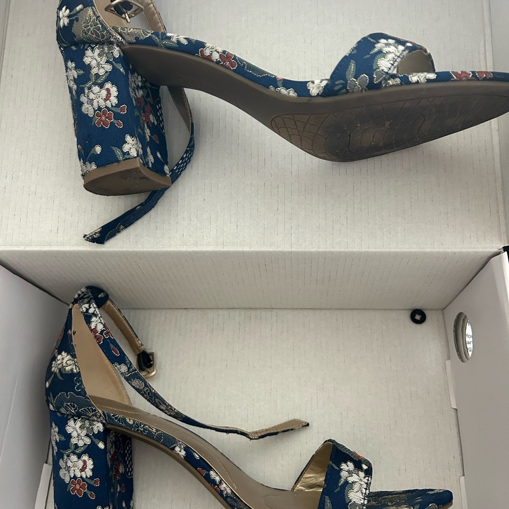 Beautiful floral brocade heels
